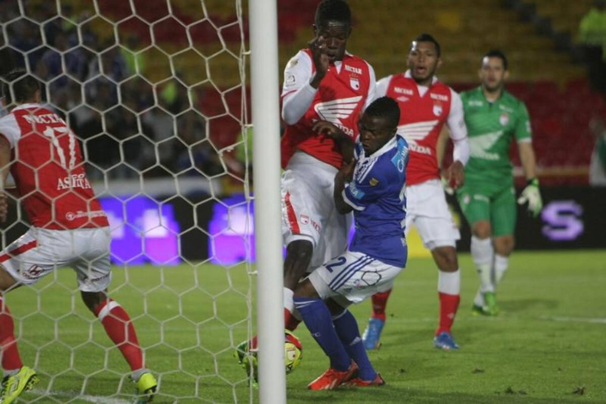 Santa Fe y Millonarios volvieron a empatar sin goles en el segundo clásico del torneo finalización. Santa Fe terminó jugó con diez hombres durante 66 minutos por la expulsión de Silvio González.