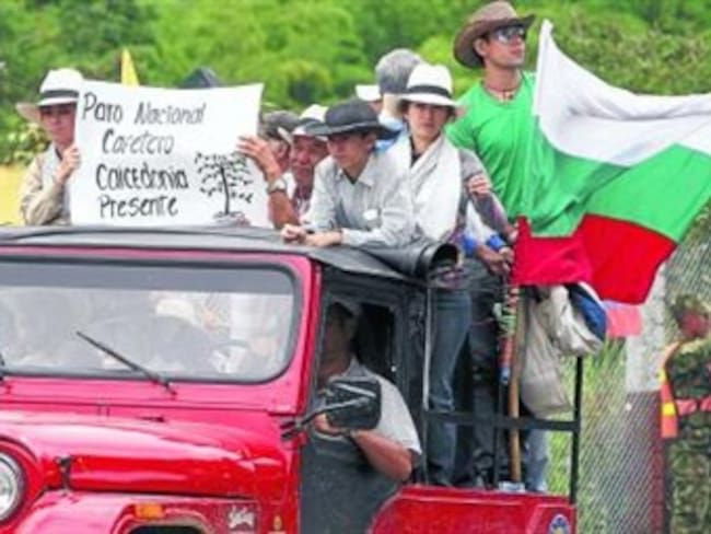 Más de 6.000 indígenas en Cauca comenzaron a evacuar vías bloqueadas en medio del paro
