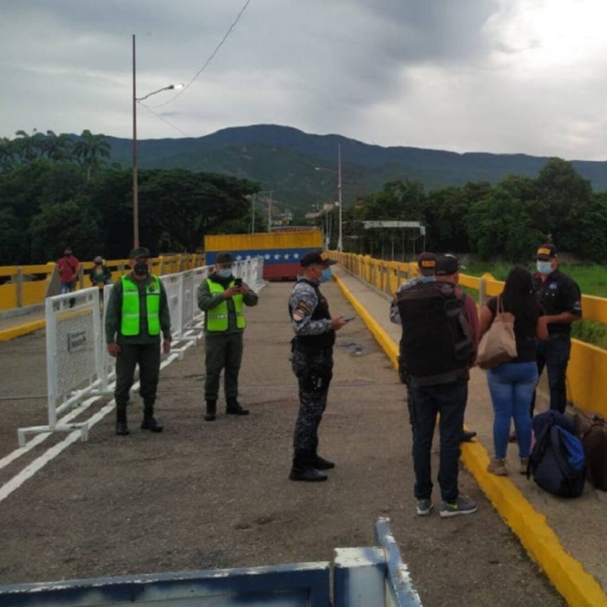 Preocupación por restricciones de pico y cédula para paso en la frontera