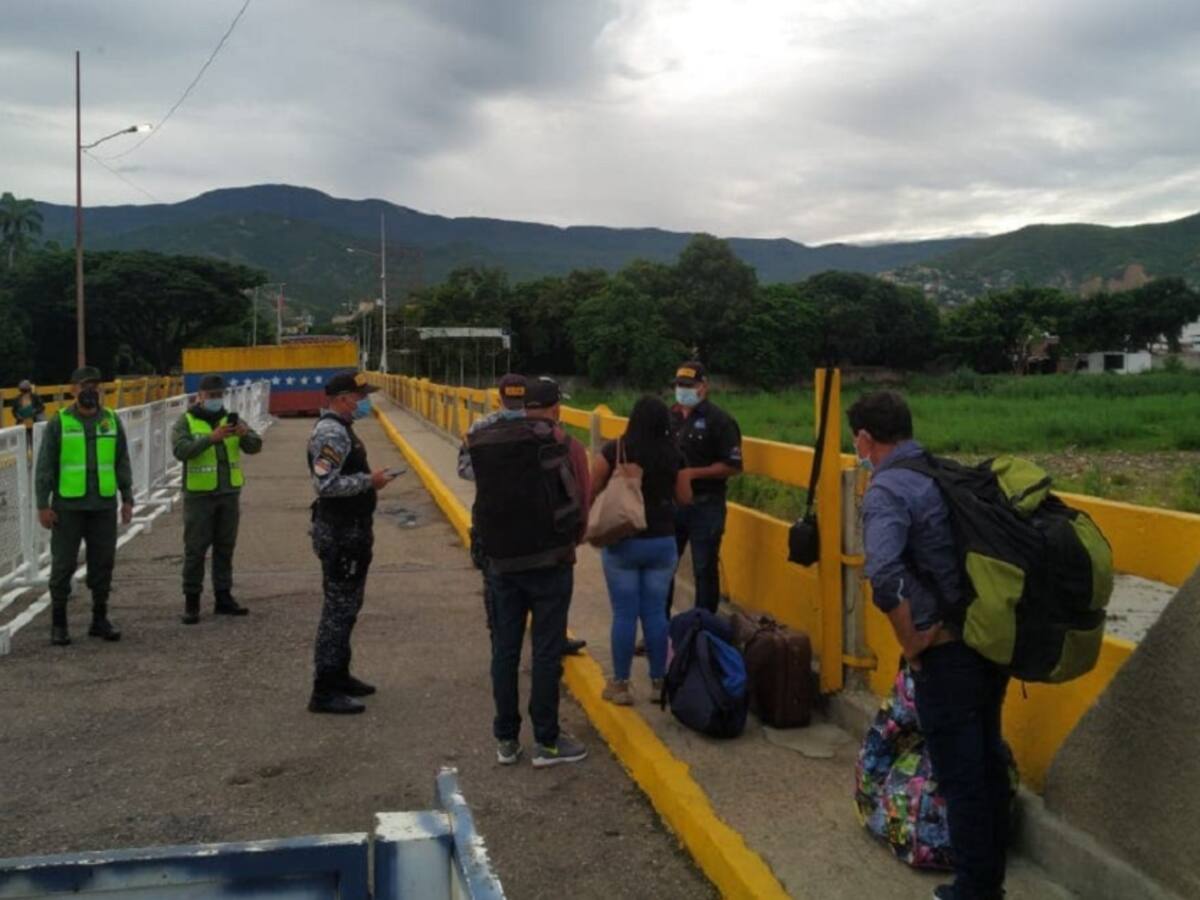 Preocupación por restricciones de pico y cédula para paso en la frontera