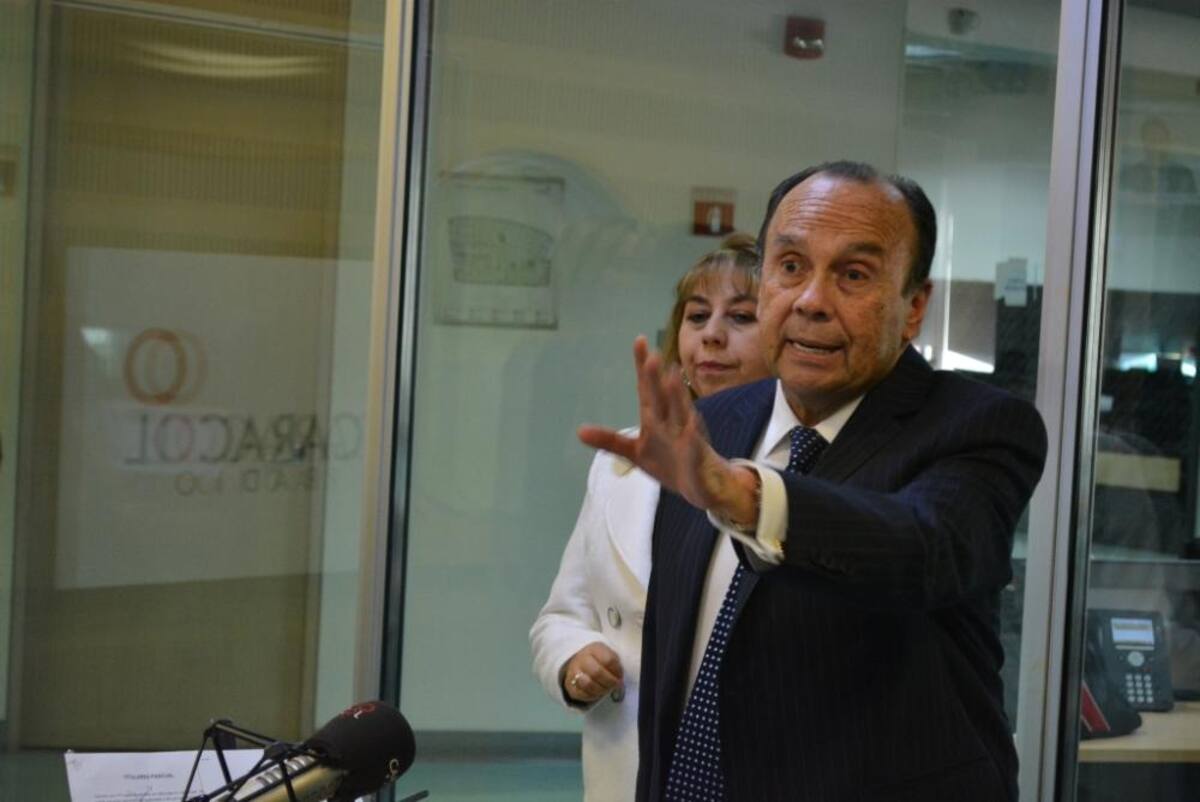 Tras dos décadas de estar inundando de humor a los colombianos, el admirado periodista se retira de La Luciérnaga, vea como desarrolla su último programa.