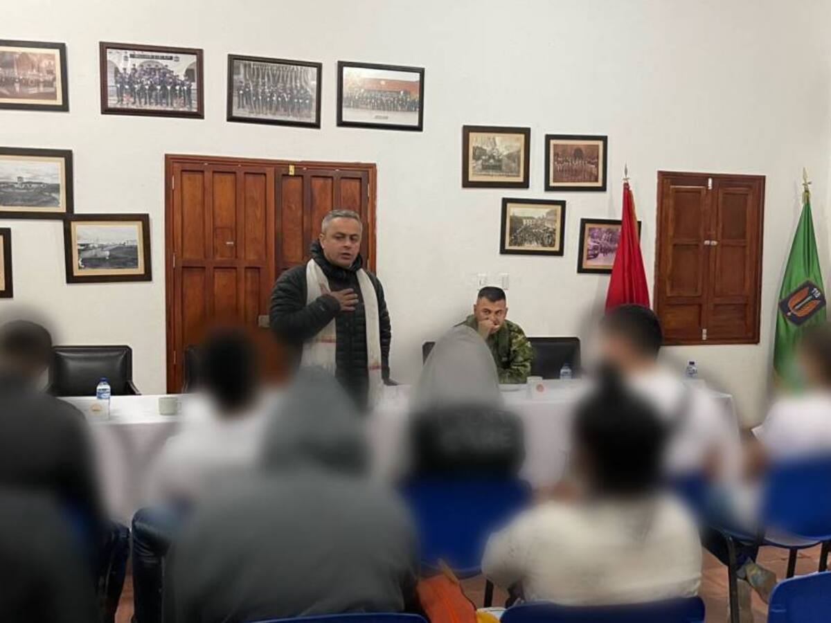 10 integrantes del ELN y 3 miembros de disidencias se sometieron a la justicia