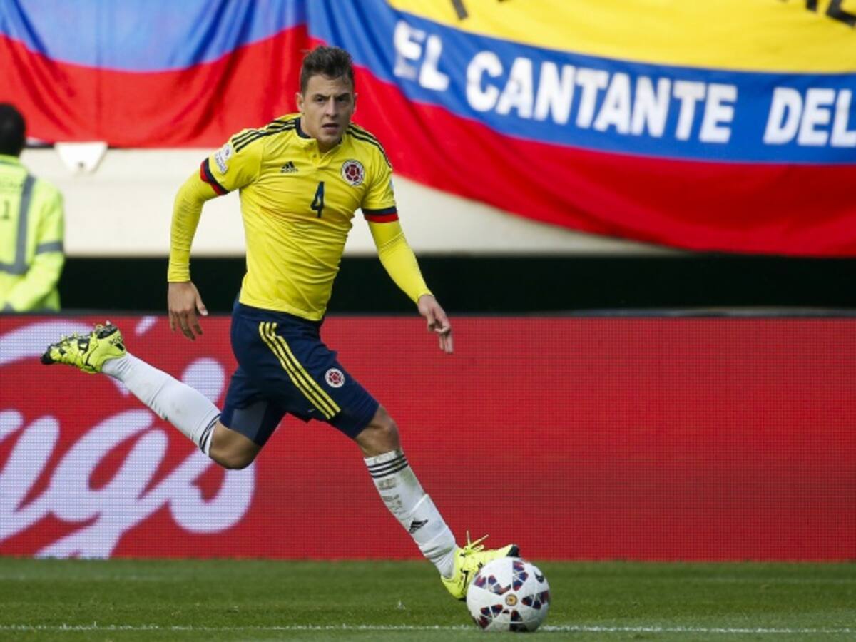 Santiago Arias celebra 24 años, repase sus números con la Selección Colombia