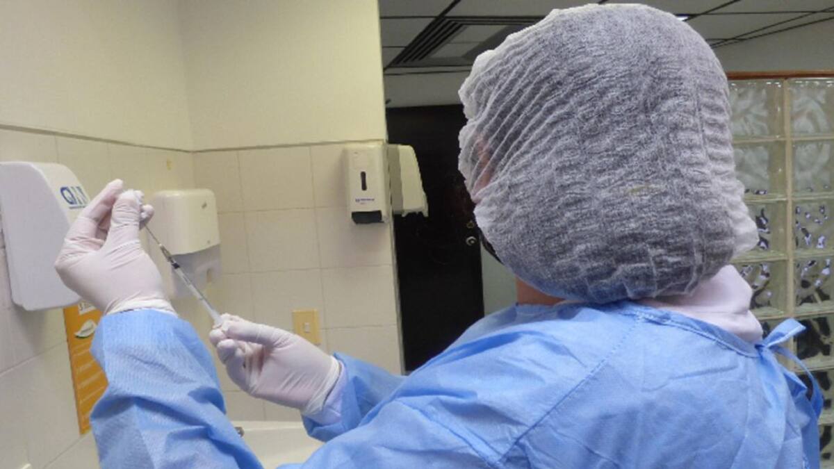 Buscan auxiliares de enfermería para trabajar en vacunación COVID-19