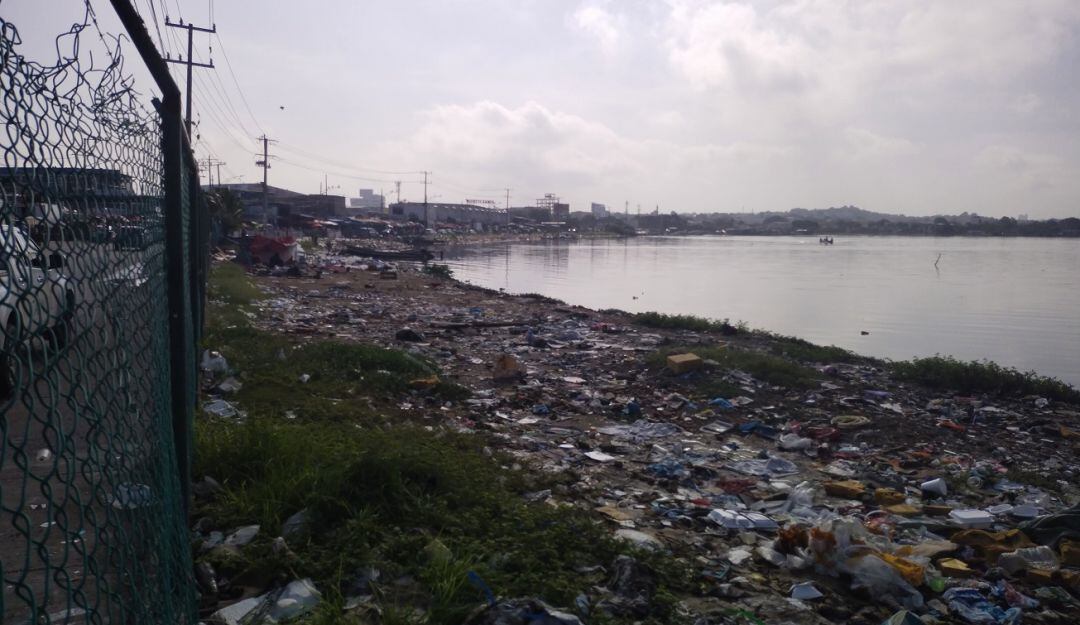 Los comerciantes y quienes hacen uso de este espacio público se comprometieron a mantener el sector limpio