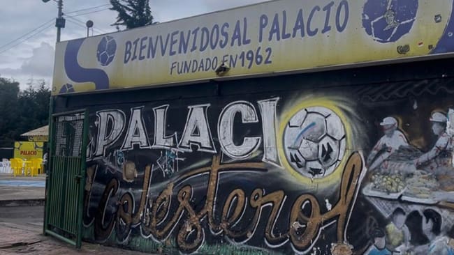 Hinchas despiden el Palacio del Colesterol en Bogotá: comercios serán reubicados