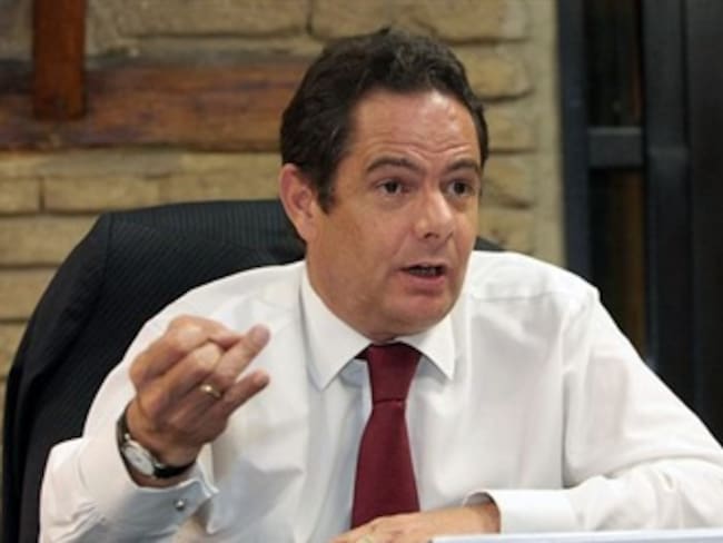 Vargas Lleras responde Camilo Gómez sobre supuestos focos de corrupción