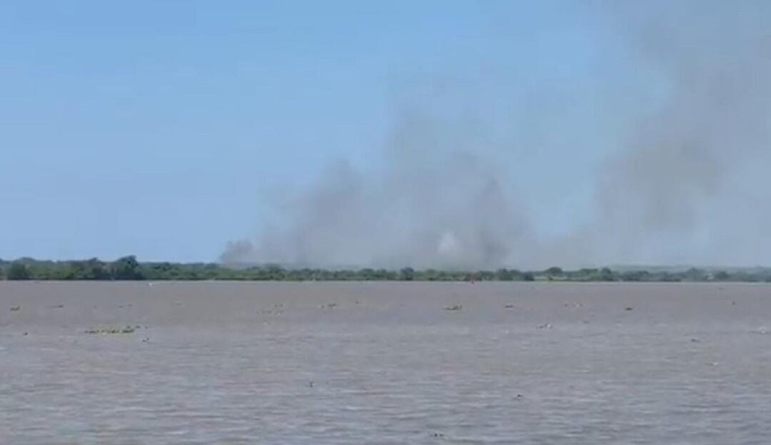 Incendio en el Parque Isla Salamanca. Cortesía: Video tomado de @MauricioGomezCO 