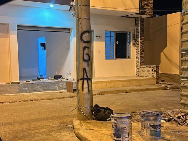 Investigan aparición de grafitis alusivos a las Autodefensas Gaitanistas de Colombia en Montería. Foto: suministrada a Caracol Radio.