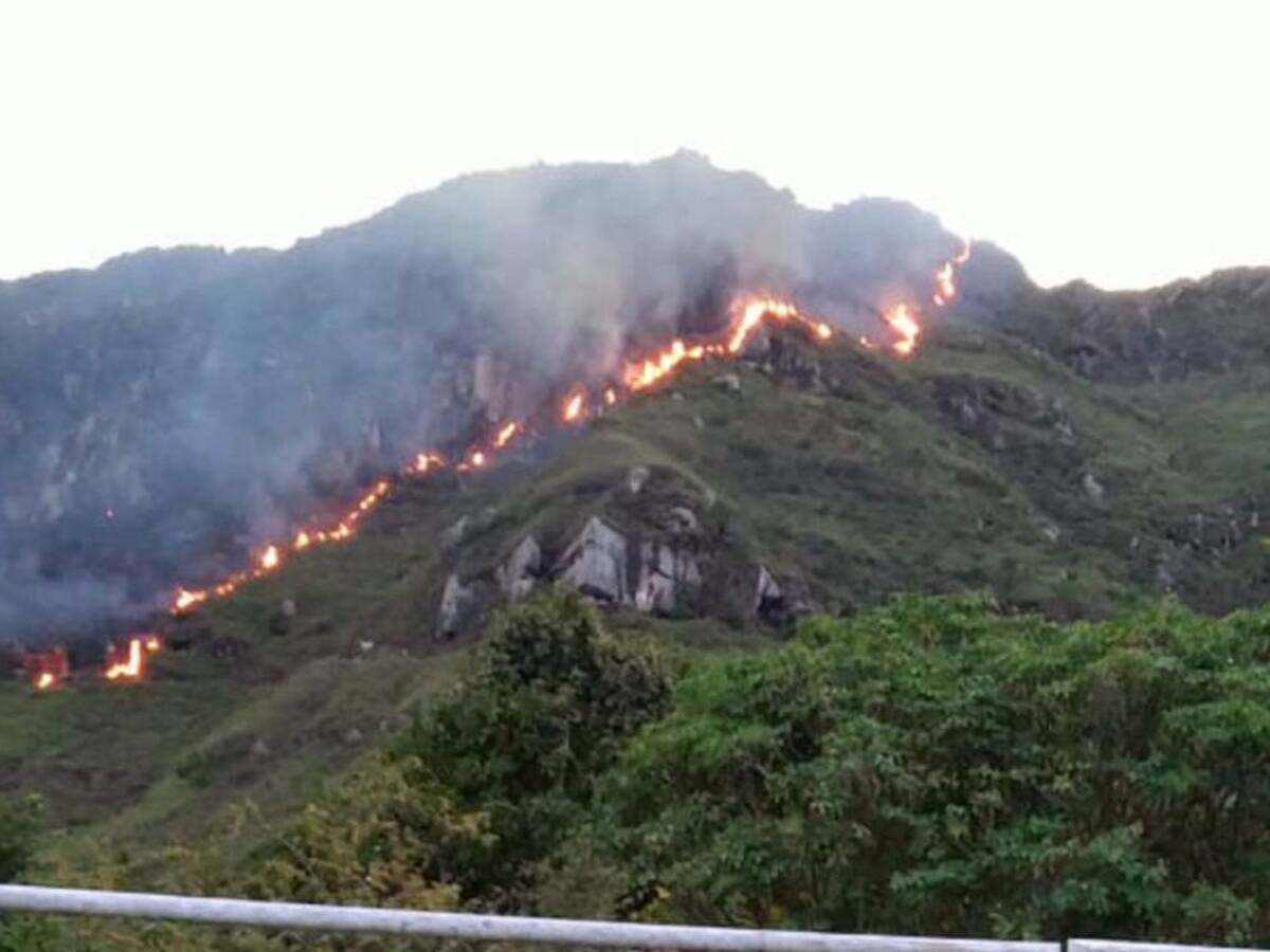 Avanza sin control incendio forestal en Melgar, Tolima