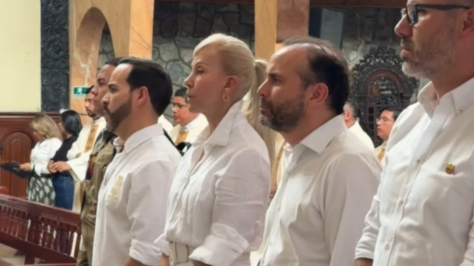 Presidente de la República Abelardo De La Espriella asistió a una Eucaristía en Cali en homenaje a las víctimas del terremoto del pasado 10 de agosto. Lo acampañan el Alcalde de Cali Alejandro Eder y la gobernadora del Valle Dilian Francisca Toro