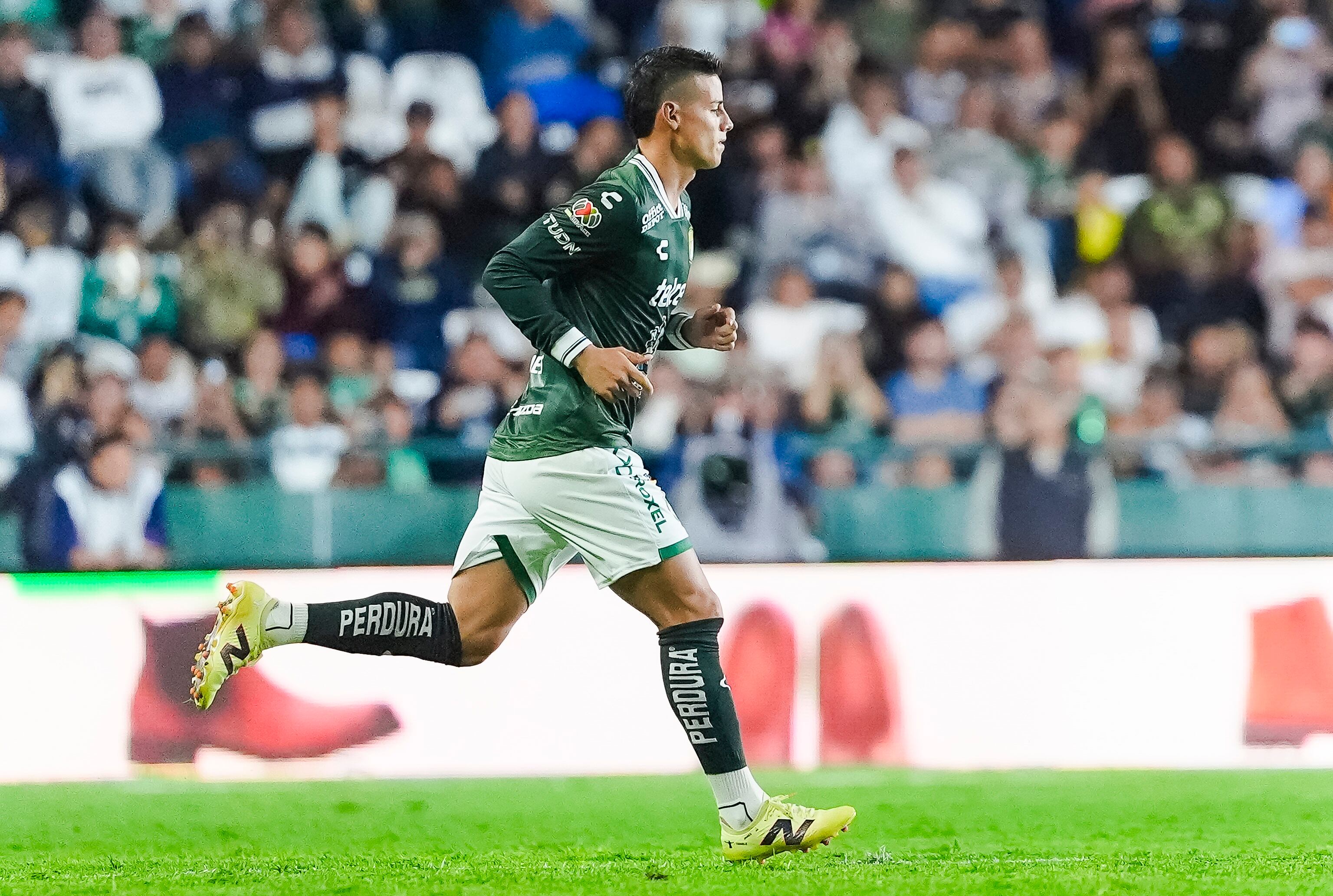 James Rodríguez en el primer juego de la Liga de México, con León, ante Atlético San Luis