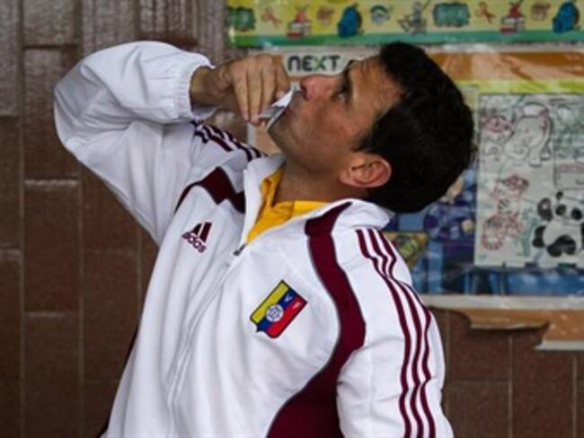 Capriles vota y llama a los venezolanos a salir en &quot;avalancha&quot; a las urnas