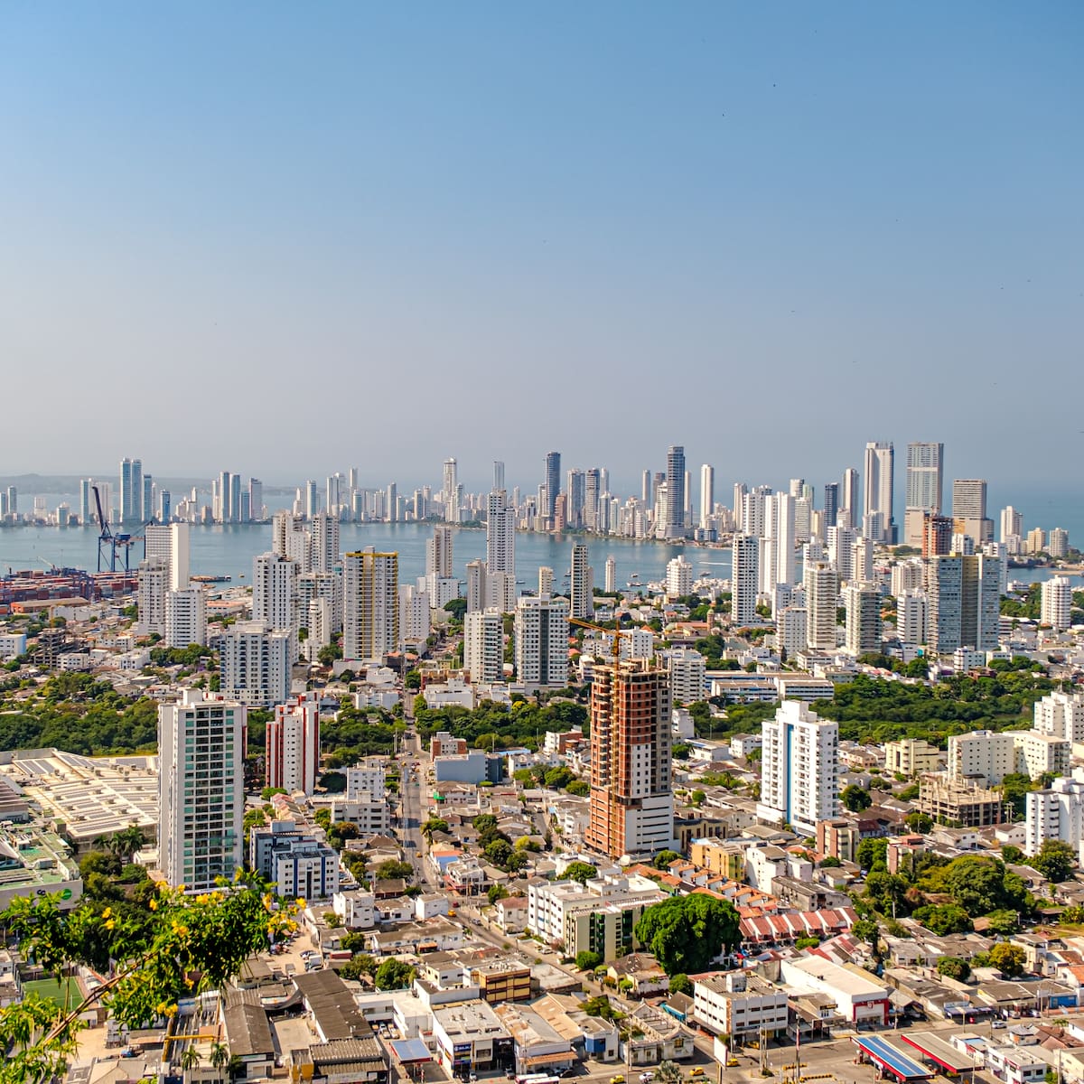 Hoteles alertan por más de 109.000 empleos perdidos por salario mínimo y reforma laboral