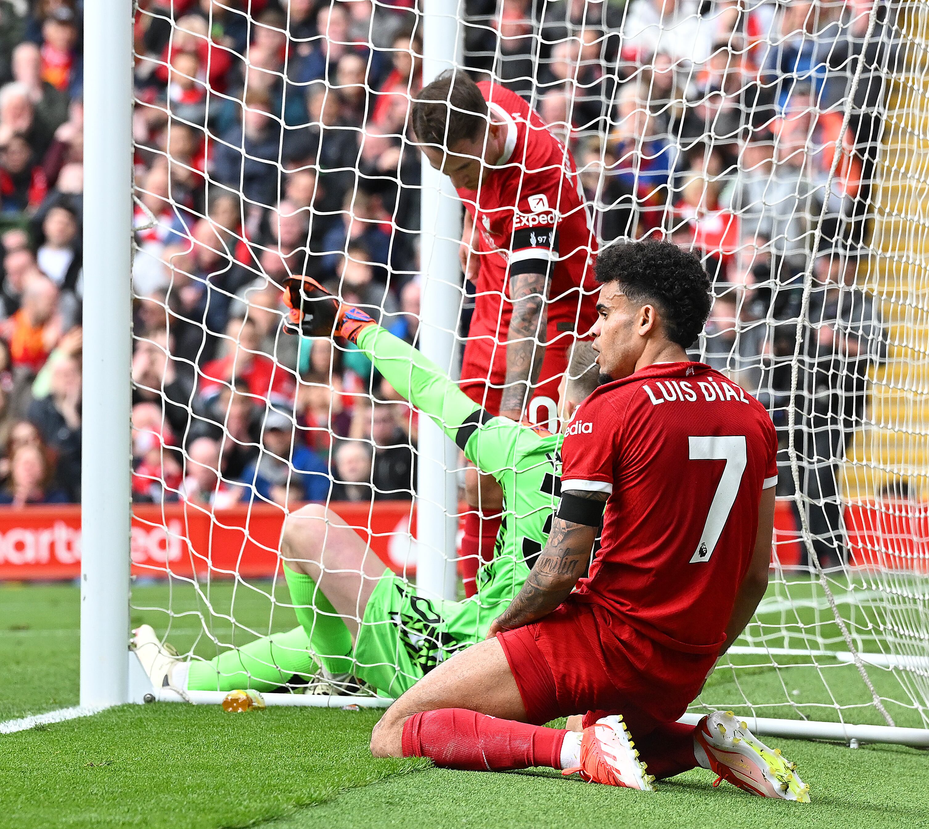 Luis Díaz se lamenta por una acción desperdiciada ante el Crystal Palace. (Photo by John Powell/Liverpool FC via Getty Images)