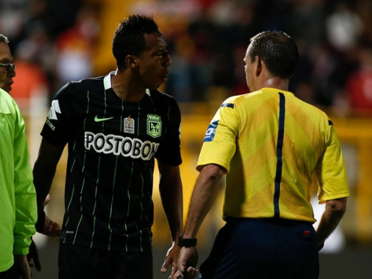 Jhon Mosquera de Nacional, suspendido con 4 fechas tras agredir a Jair Palacios