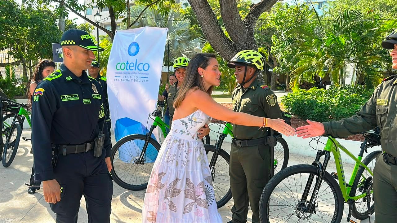 Policía y Cotelco Cartagena, restauran 10 bicicletas todo terreno, para el servicio de “guardianes del turismo”