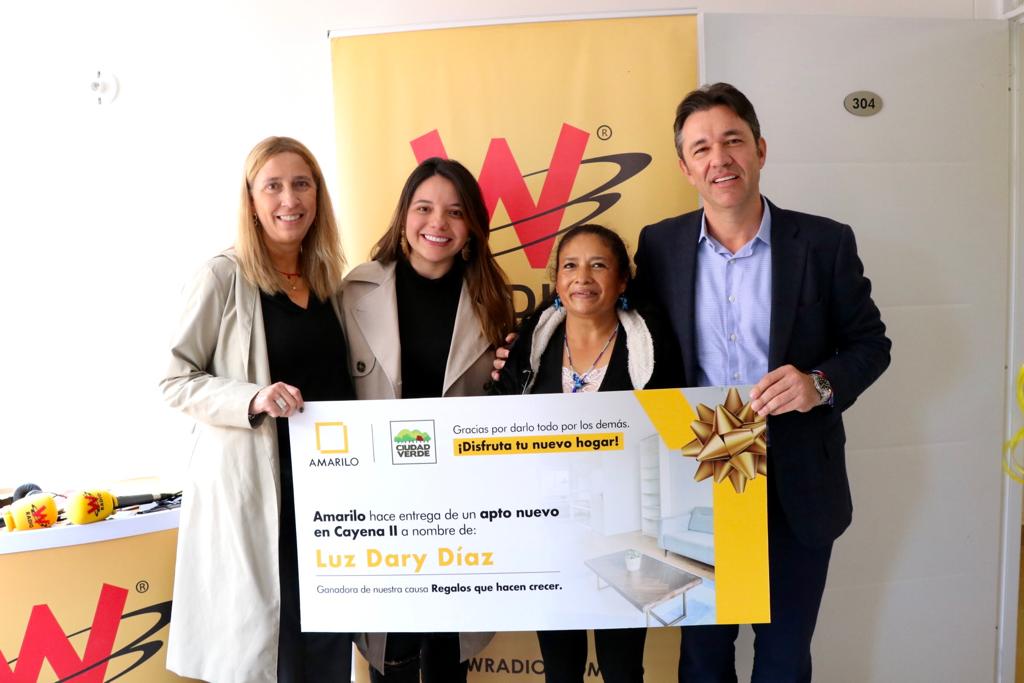 Entrega de casa por parte de Amarilo a Luz Dary. Foto: W Radio
