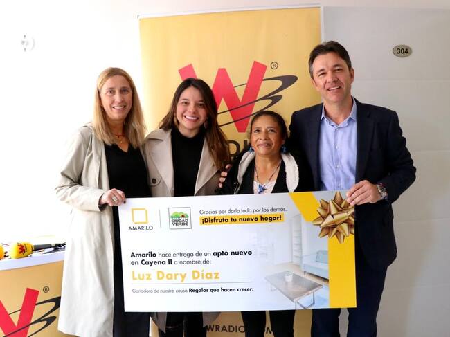 Entrega de casa por parte de Amarilo a Luz Dary. Foto: W Radio