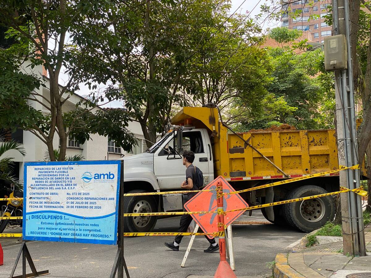 Cierran importante vía de un sector residencial en Bucaramanga por obras del Acueducto