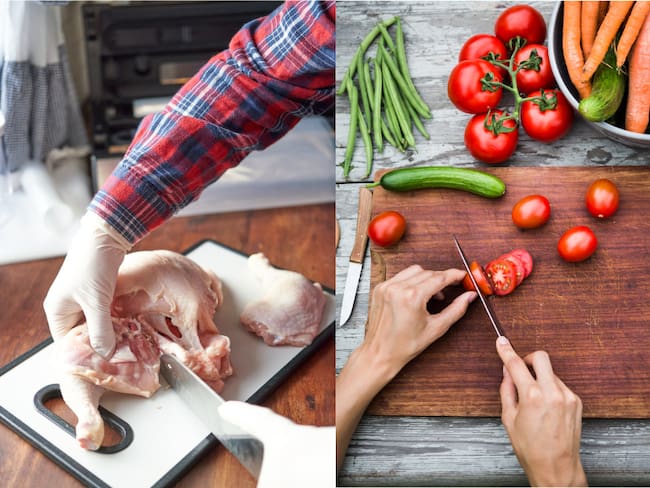 Hombre cortando pollo en tabla de plástico / hombre cortando tomates en tabla de madera (Getty Images)