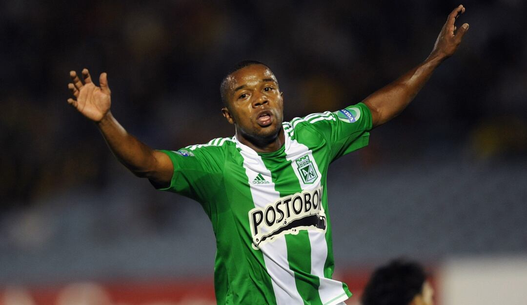 Dorlán Pabón ante Peñarol en la Copa Libertadores 2012