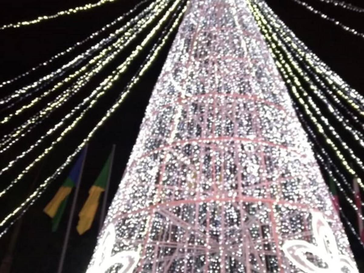 Armenia encendió alumbrado navideño con más de 12.000 luces