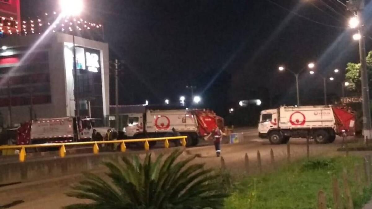 Vehículos de aseo fueron utilizados para bloquear Samenco