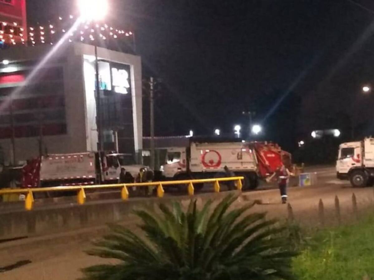 Vehículos de aseo fueron utilizados para bloquear Samenco