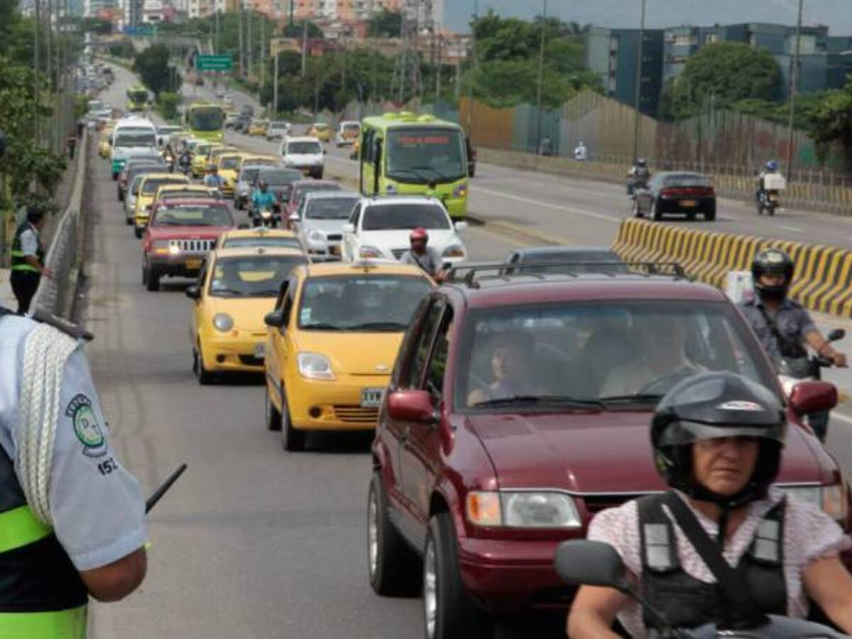 Ya está demarcado el carril central para motocicletas en la carrera 27