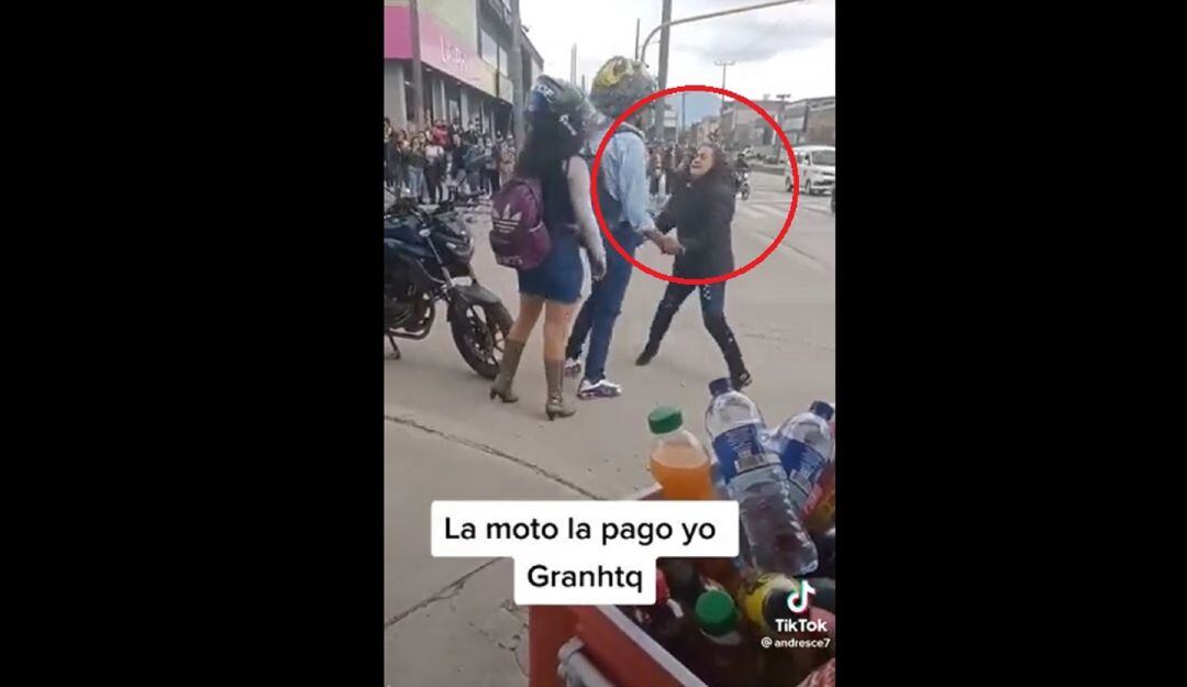 "Bájese o la bajo": esposa descubre a la amante de su pareja