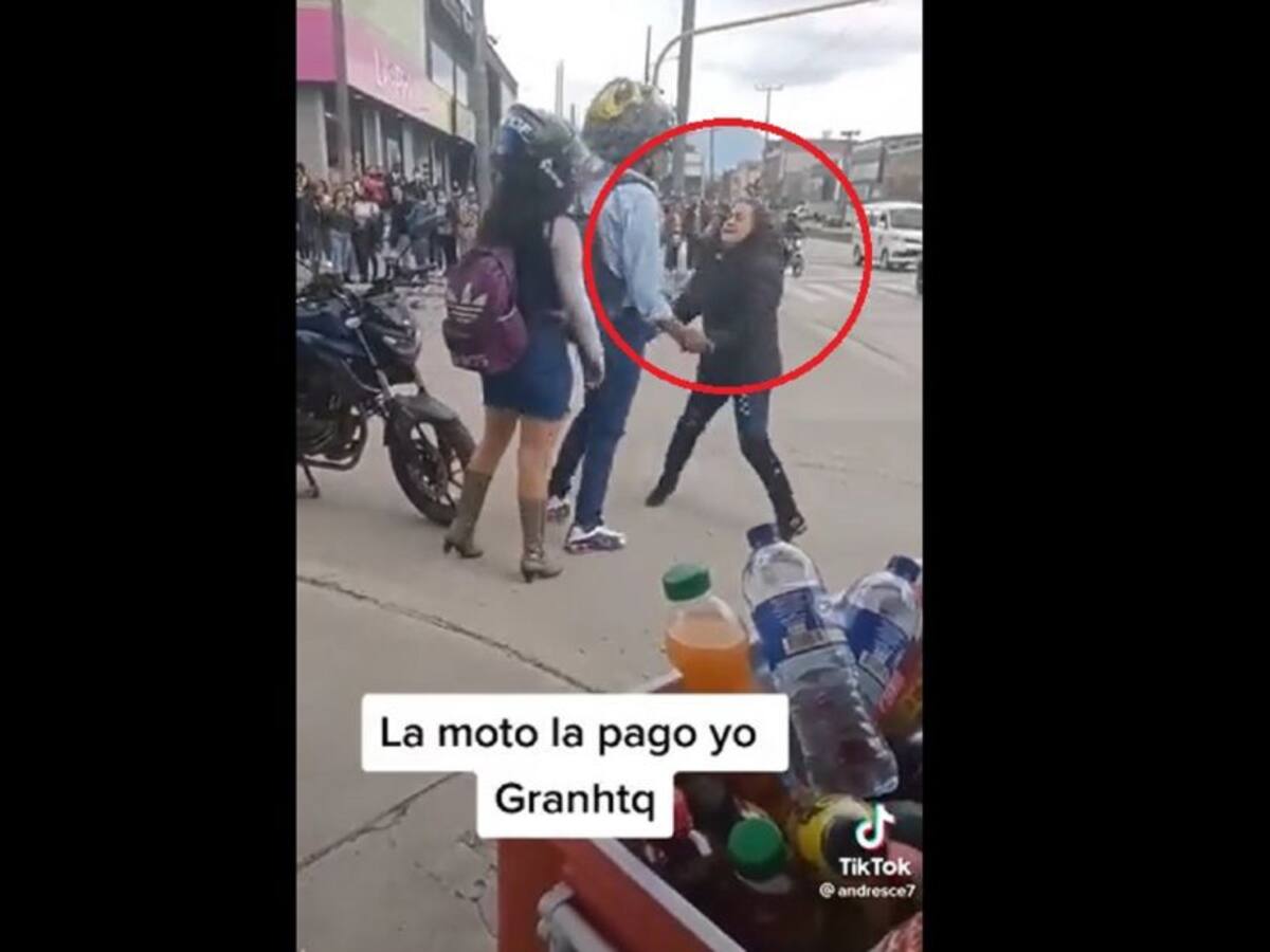 "Bájese o la bajo" de la moto: esposa descubre a la amante de su pareja