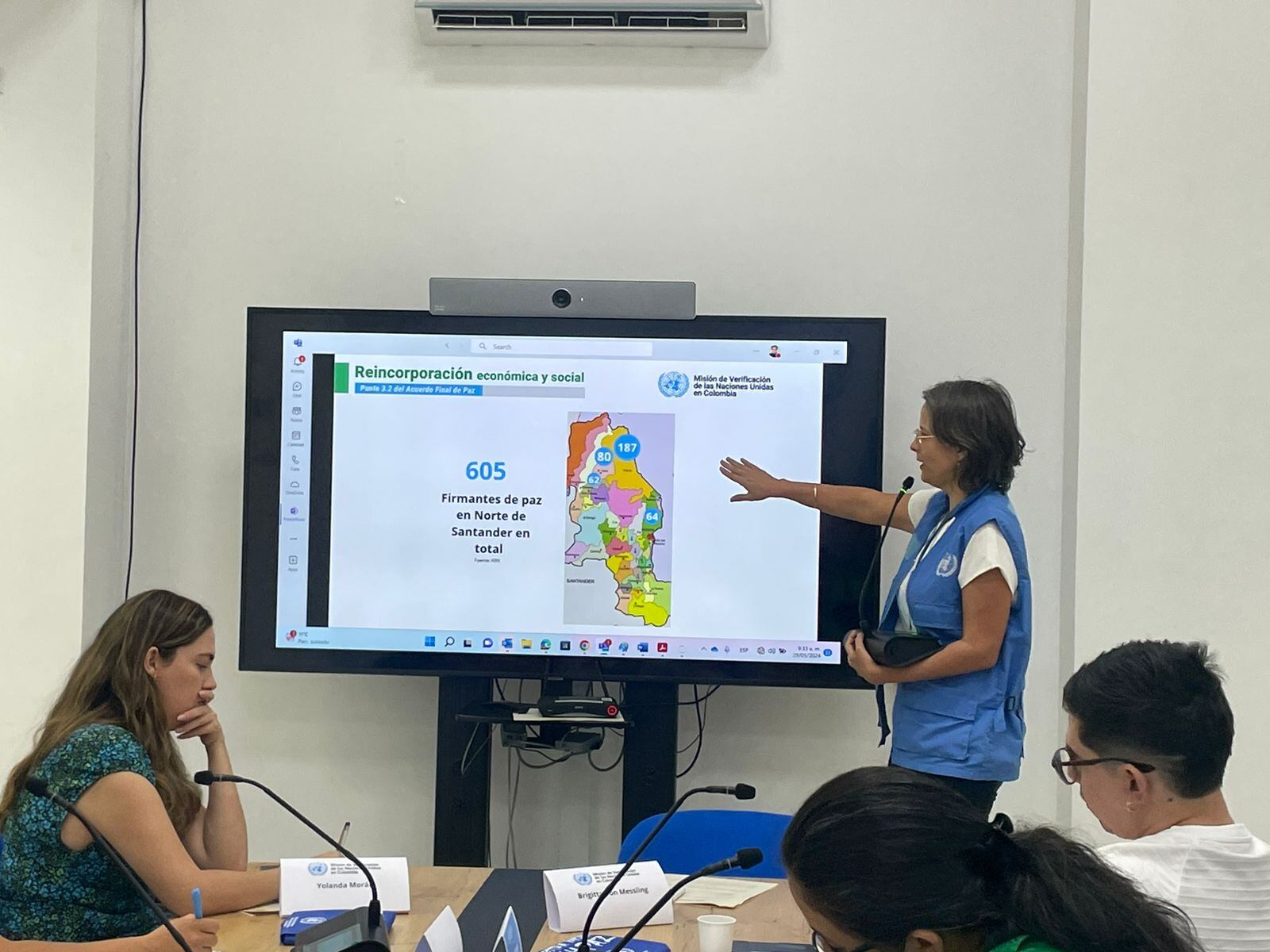 Delegada de la ONU explicando como es la división en la presencia de desmovilizados en el mapa de Norte de Santander