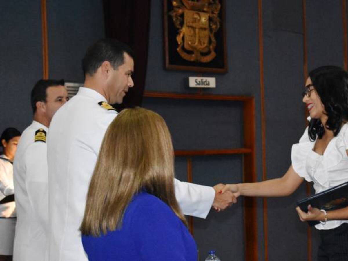 La Escuela Naval de Cadetes, entrega 35 títulos de posgrado en Cartagena