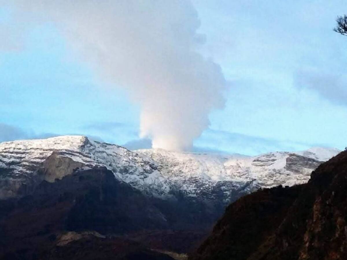 Domo del Volcán Nevado del Ruíz es un fenómeno normal