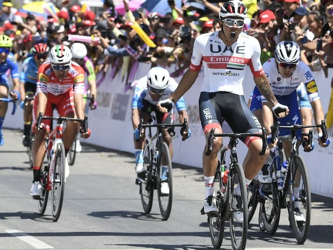 Juan Sebastián Molano festeja una vitoria en el Tour Colombia.