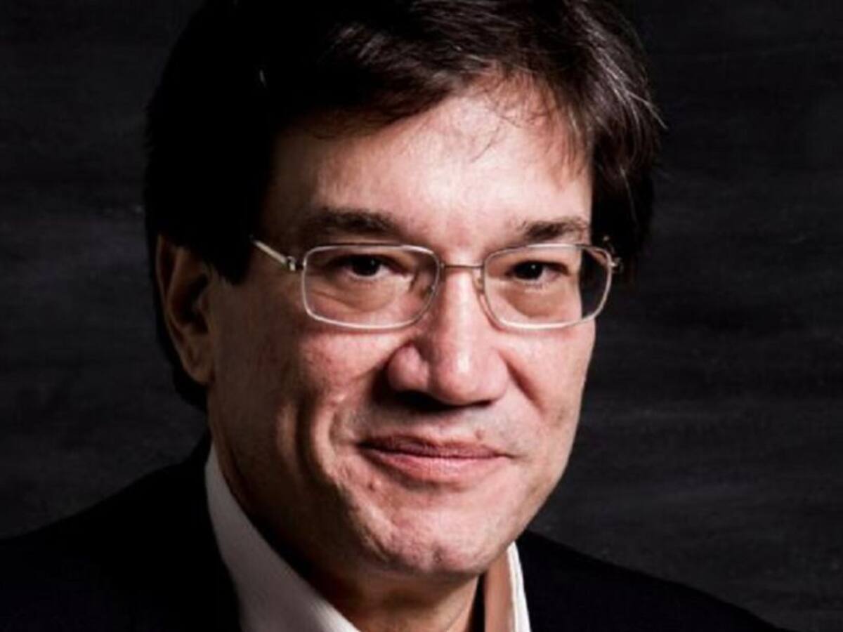 Jaime Abello recibe la Cruz Oficial de la Orden de Isabel la Católica