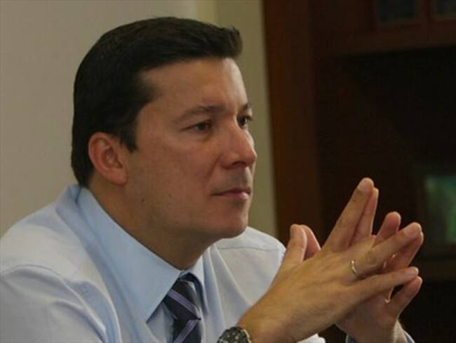 Las bacrim podrían someterse a la justicia de forma colectiva: Penagos