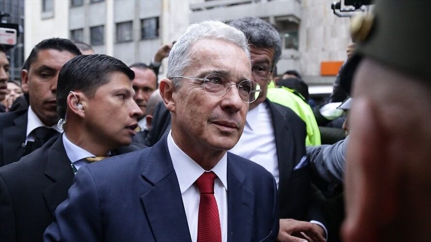 La Fiscalía informó que acata la determinación de la Corte Suprema de Justicia de trasladar al ente acusador el proceso contra el expresidente Alvaro Uribe. Foto: Colprensa / DIEGO PINEDA