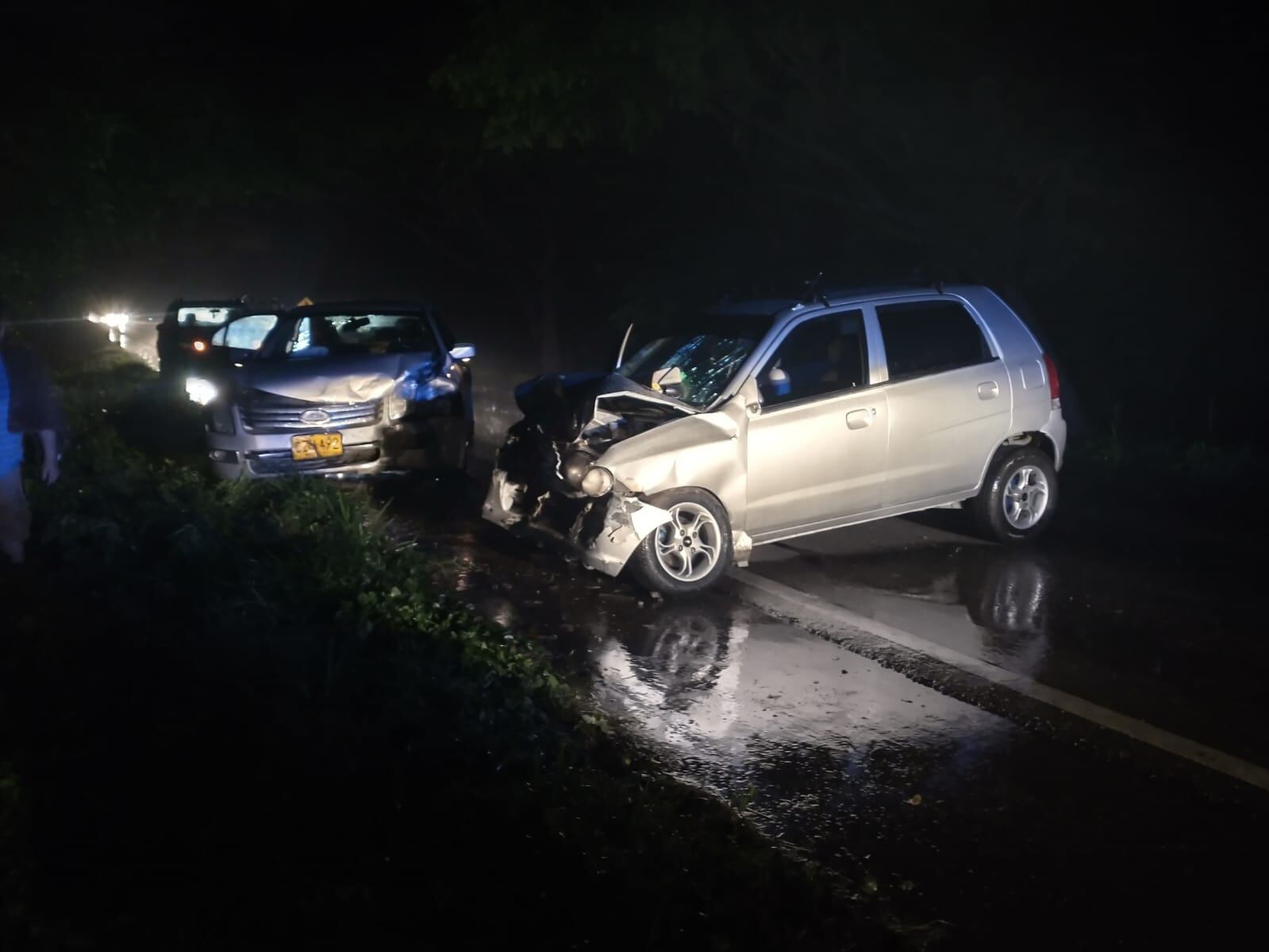 En el accidente varios adultos mayores que se movilizaban en uno de los vehículos resultaron heridos.