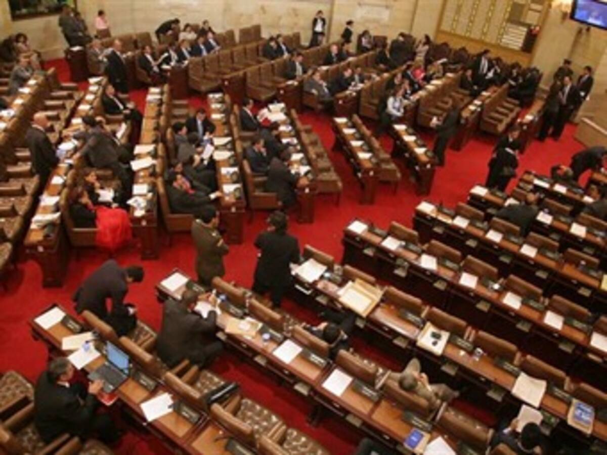 Desde hoy se acaban las millonarias pensiones a congresistas y magistrados