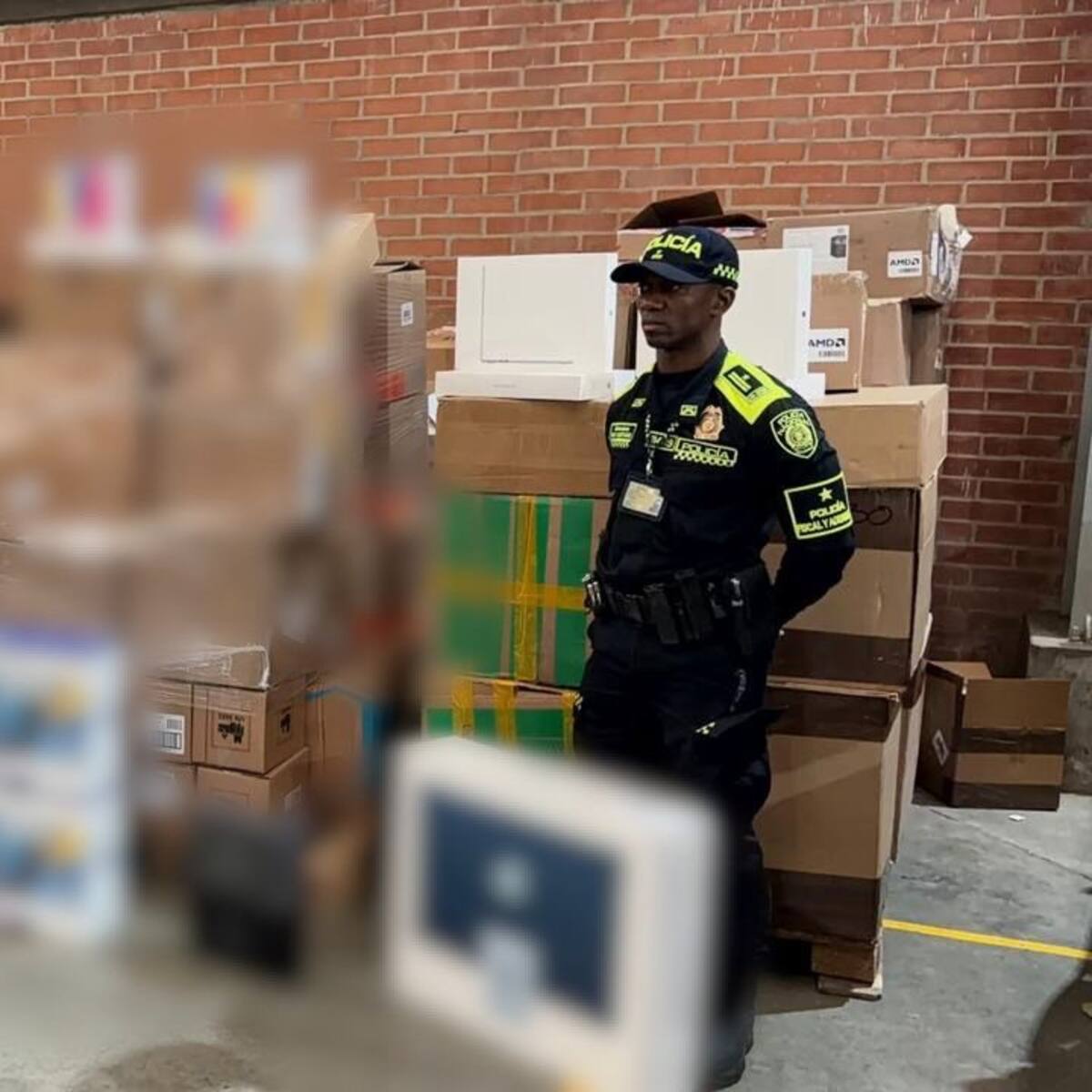 Incautan tecnología de contrabando avaluada en cerca de $6 mil millones en el sur de Cali