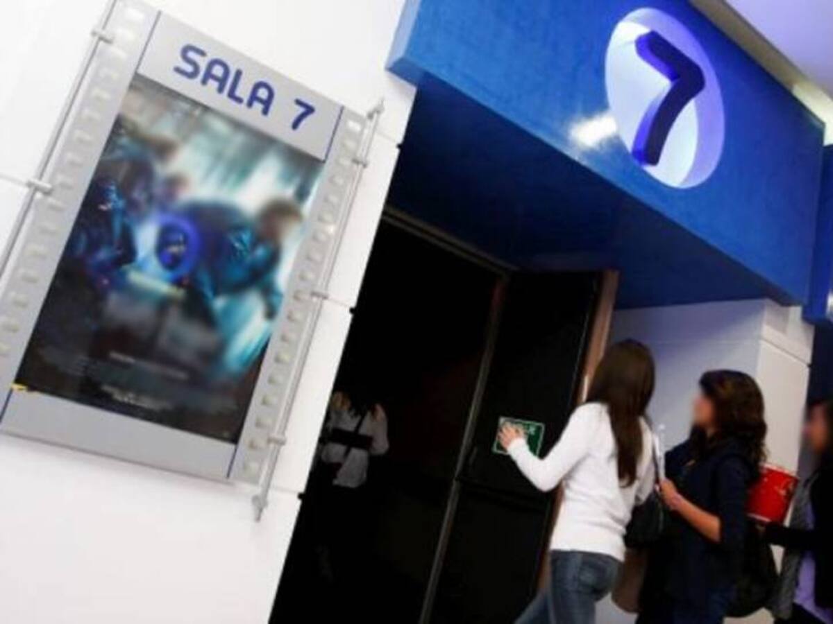 Mujer denuncia haber sido espiada en el baño de un cine en Cartagena