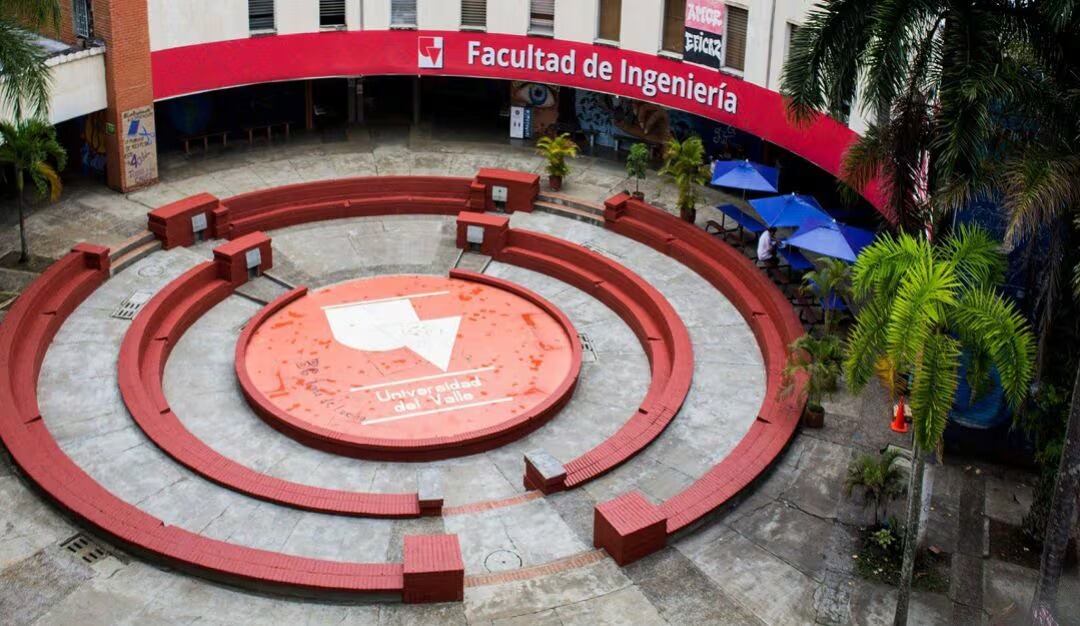 Gran indignación ha generado los hechos ocurridos en inmediaciones de la Universidad del Valle, sede Meléndez, donde encapuchados lanzaron un artefacto explosivo que terminó activándose al paso de un carro particular.