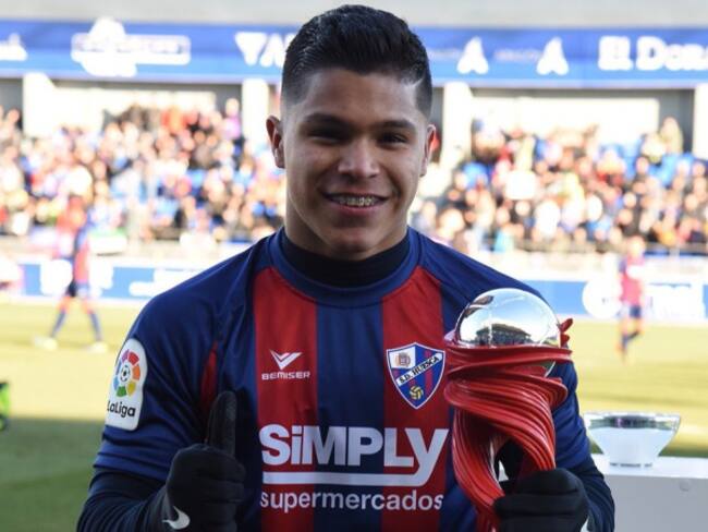 'El Cucho' Hernández jugará un año más con el Huesca de España