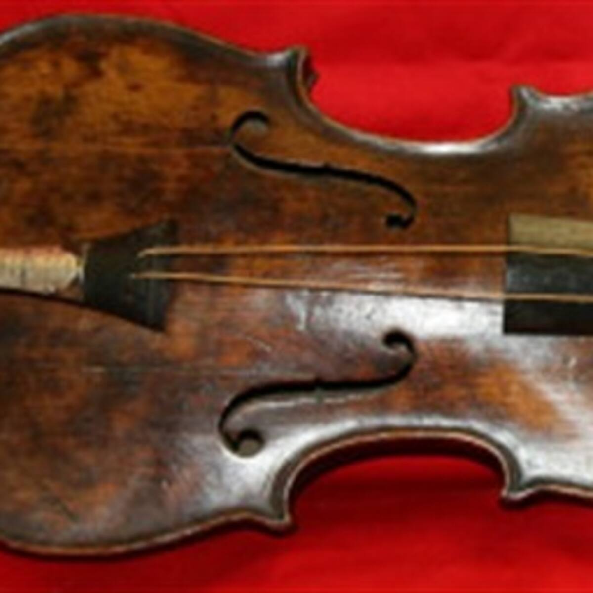 Subastan en US$ 1,4 millones el violín que sonó en el Titanic