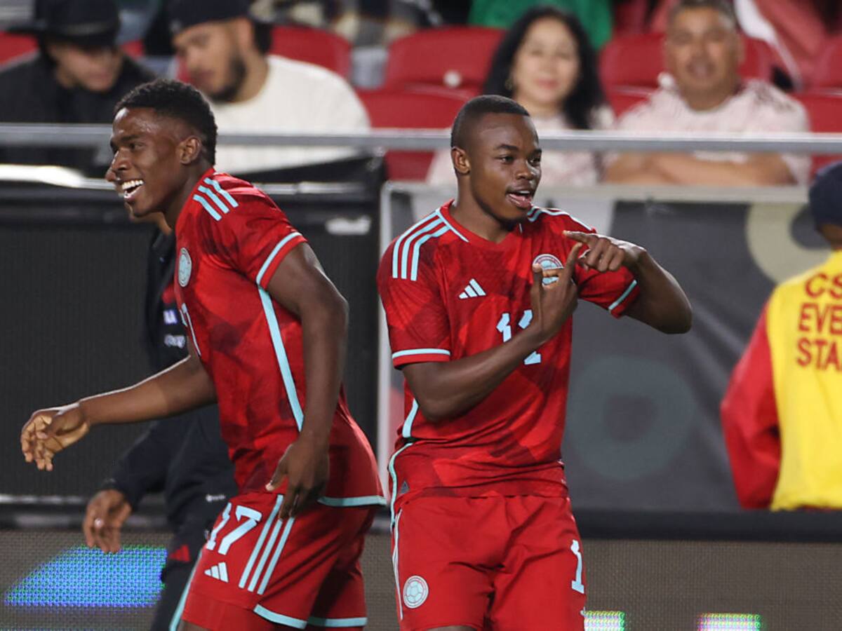 Colombia remonta y salva el invicto ante México