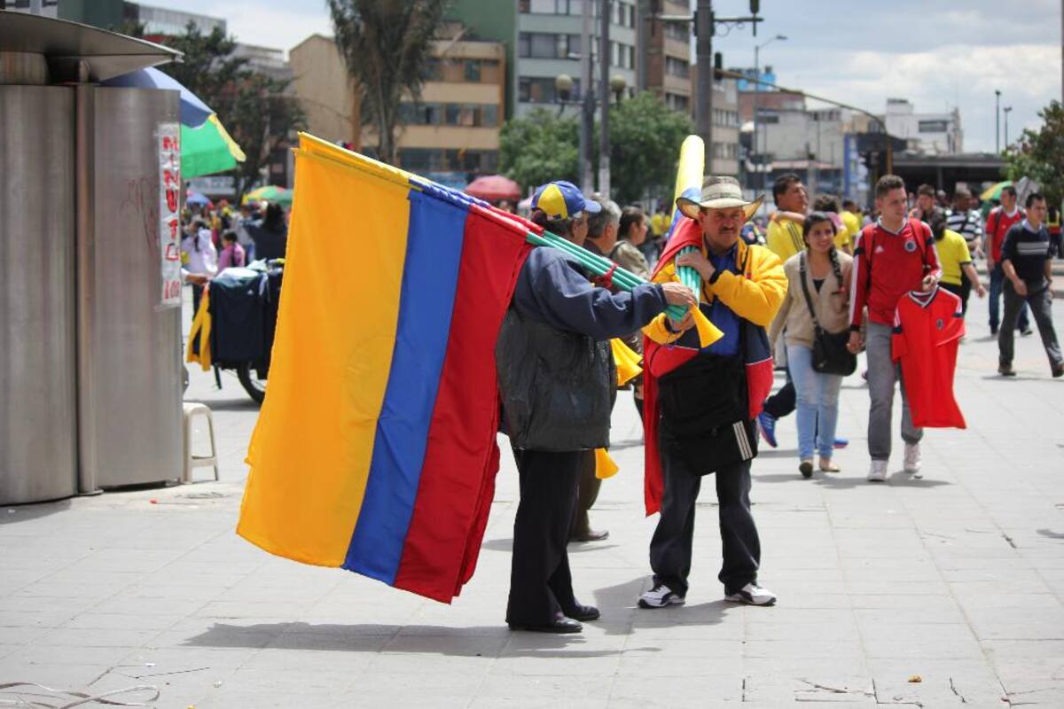 La plaza de Bolívar reúne a miles de hinchas de la selección.