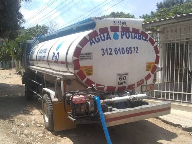 Samarios recurren a carrotanques por falta de agua