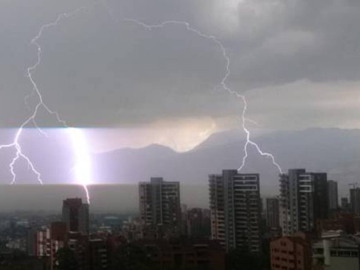 800 descargas eléctricas cayeron en el Aburrá y el oriente